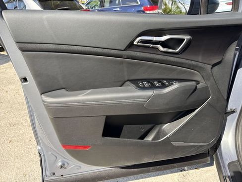 Used 2025 Kia Sportage EX image 13