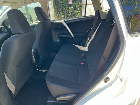 Used 2016 Toyota RAV4 LE FWD image 9