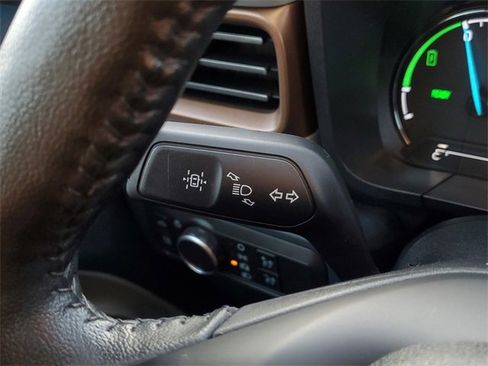 Certified 2022 Ford Maverick Lariat w/ Lariat Luxury Package image 17