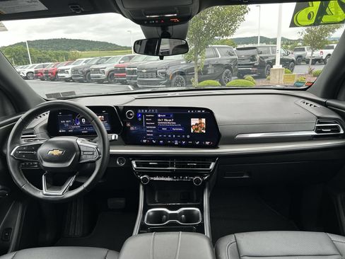 Used 2026 Chevrolet Traverse LT AWD/4WD image 16
