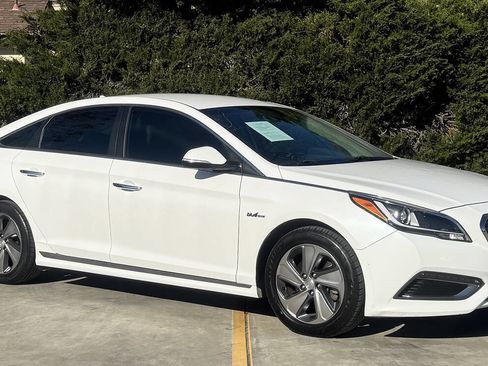 Used 2017 Hyundai Sonata Limited image 3