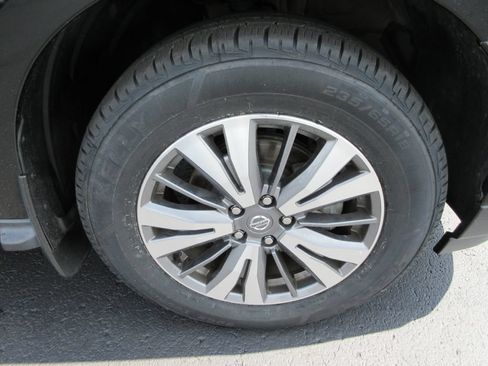 Used 2020 Nissan Pathfinder SV AWD/4WD image 9