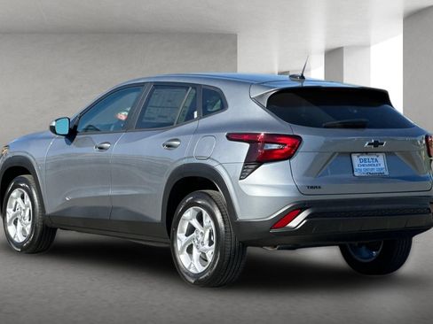 New 2026 Chevrolet Trax LS w/ LS Convenience Package FWD image 6