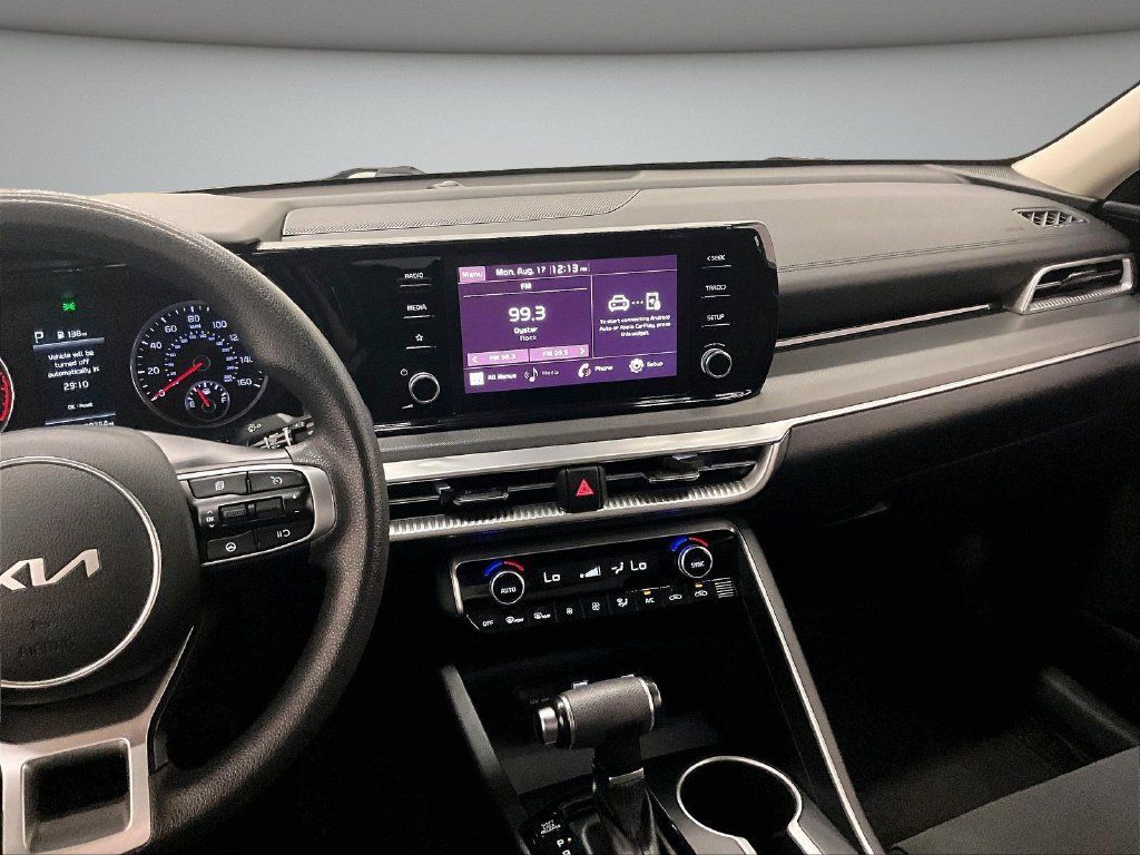 Used 2022 Kia K5 LXS FWD image 9