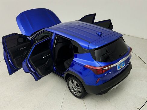 Used 2023 Kia Seltos LX image 43