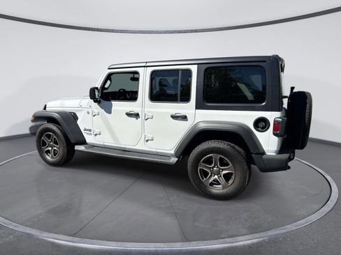 Used 2018 Jeep Wrangler Unlimited Sport S AWD/4WD image 3