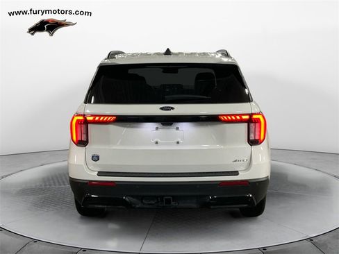 Used 2025 Ford Explorer ST-Line image 4