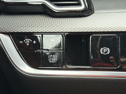 Certified 2023 Kia Sportage LX FWD image 12