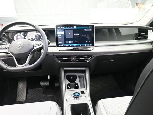 New 2026 Volkswagen Tiguan SE image 9