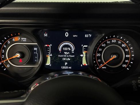 Used 2026 Jeep Wrangler Unlimited Sahara AWD/4WD image 14