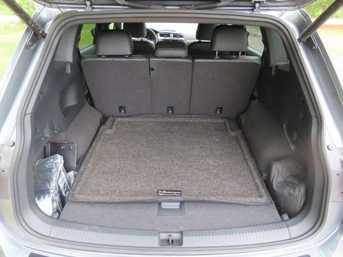 Used 2024 Volkswagen Tiguan SE R-Line AWD/4WD image 17