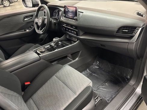 Used 2023 Nissan Rogue SV image 10