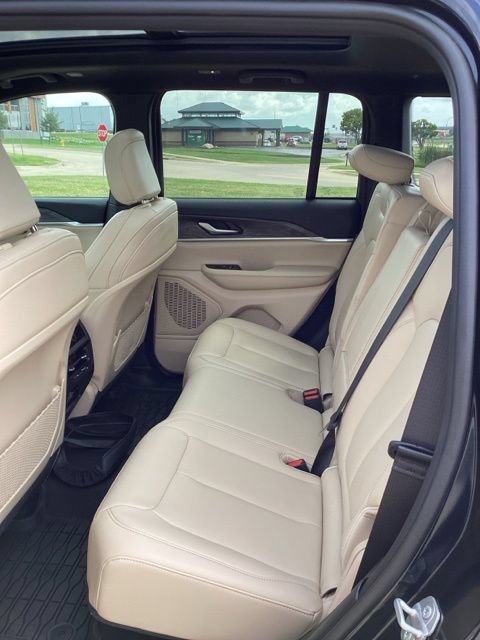 Used 2024 Jeep Grand Cherokee Limited AWD/4WD image 7