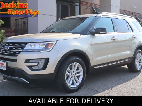 Used 2017 Ford Explorer XLT FWD image 1
