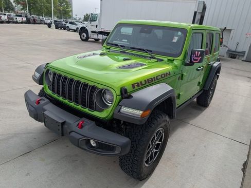 Used 2025 Jeep Wrangler Unlimited Rubicon w/ Convenience Group AWD/4WD image 21