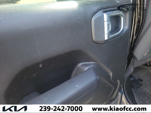 Used 2024 Jeep Gladiator Sport AWD/4WD image 13