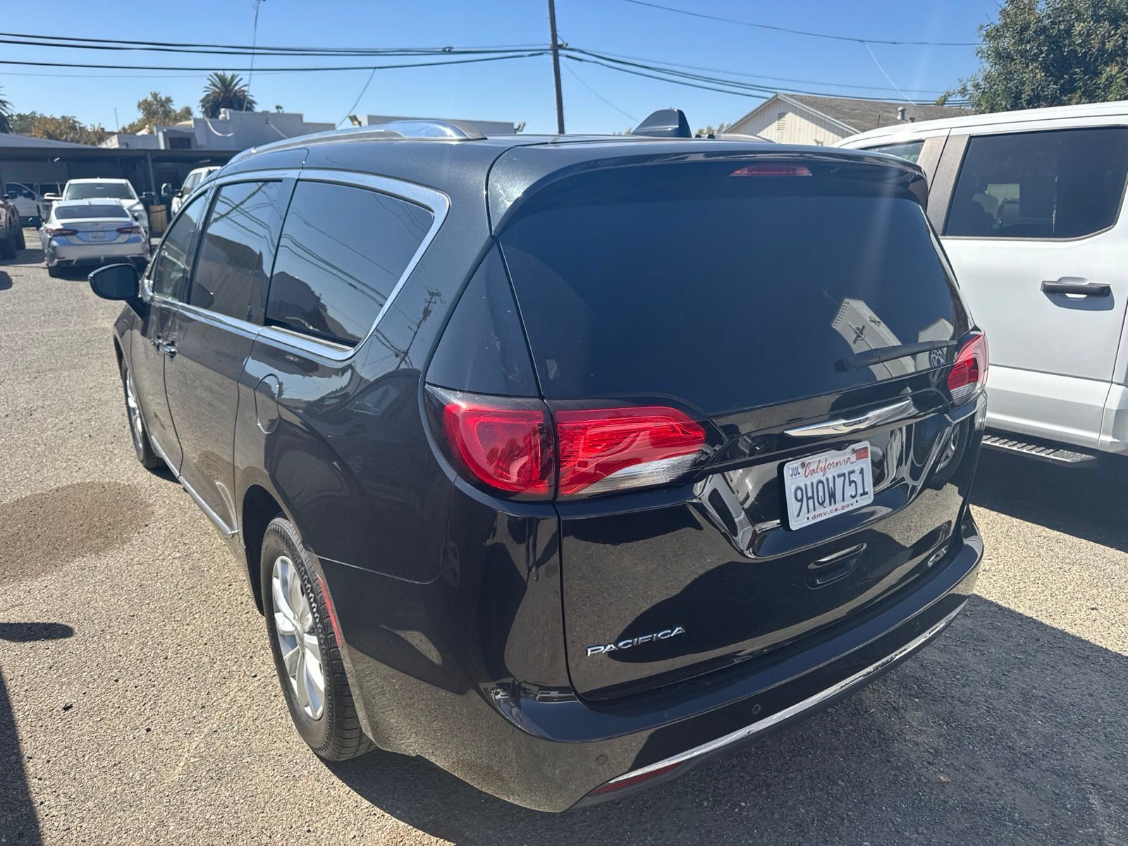 Certified 2019 Chrysler Pacifica Touring-L FWD image 2