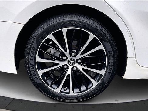 Used 2018 Toyota Camry SE image 32