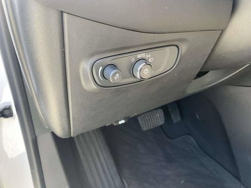 Used 2022 Chevrolet Equinox LT FWD image 23
