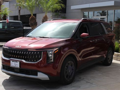 Certified 2026 Kia Carnival EX image 5