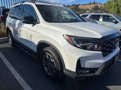 Certified 2024 Honda Passport TrailSport image 1