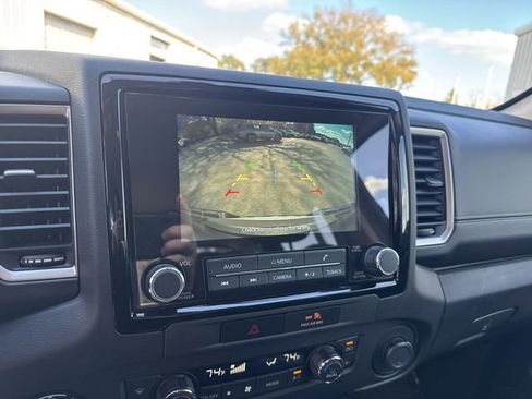 Used 2023 Nissan Frontier SV w/ SV Convenience Package image 21