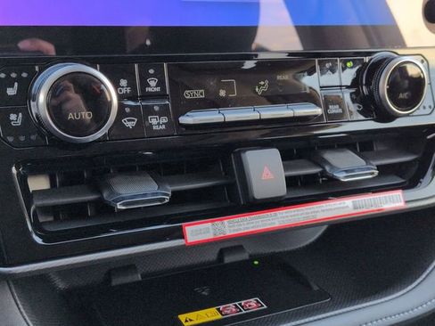 Used 2026 Toyota Highlander Platinum image 23