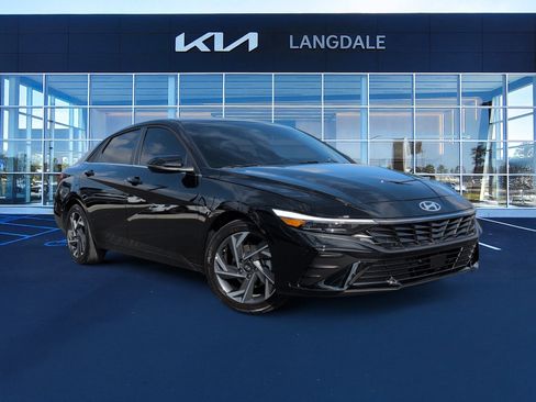 Used 2025 Hyundai Elantra Limited image 1