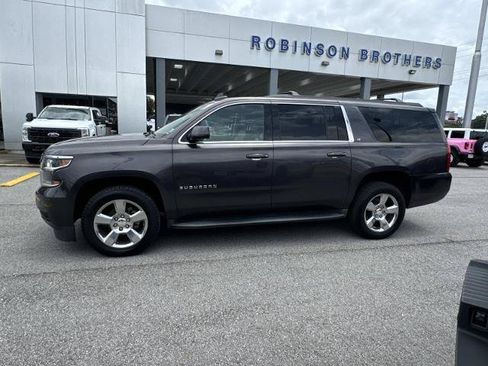 Used 2017 Chevrolet Suburban LT RWD image 8