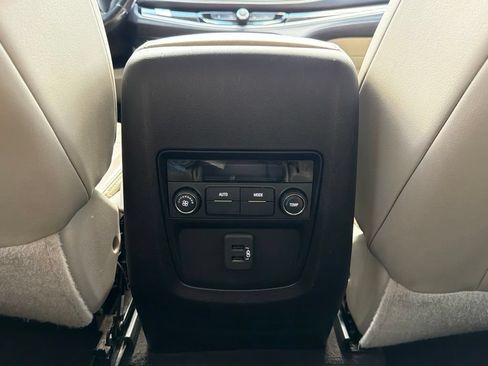 Used 2019 Buick Enclave Essence FWD image 21