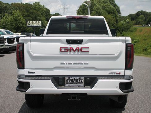 Used 2024 GMC Sierra 2500 AT4 AWD/4WD image 7