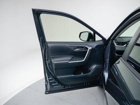 Used 2022 Toyota RAV4 XLE Premium AWD/4WD image 19