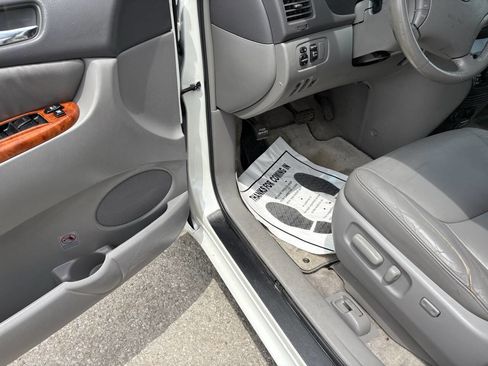 Used 2010 Toyota Sienna image 19