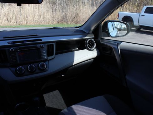 Used 2013 Toyota RAV4 LE AWD/4WD image 17