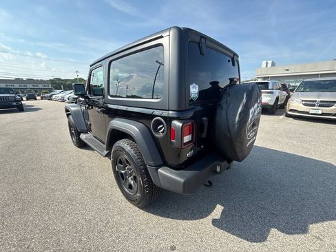 Used 2023 Jeep Wrangler Sport AWD/4WD image 3