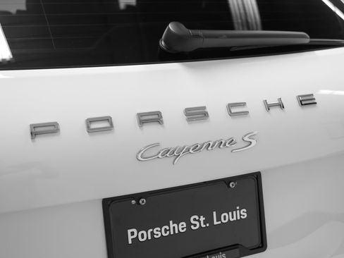 Used 2017 Porsche Cayenne S AWD/4WD image 19