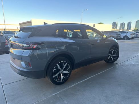 Used 2023 Volkswagen ID.4 Pro S image 3