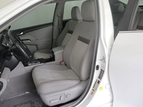 Used 2012 Toyota Camry XLE w/ Convenience Pkg FWD image 8