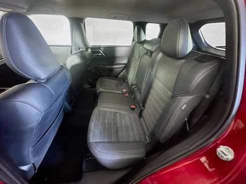 Used 2025 Mitsubishi Outlander SE image 28