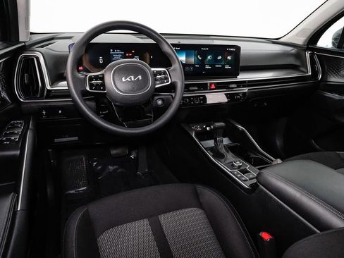 Certified 2025 Kia Sorento LX image 6