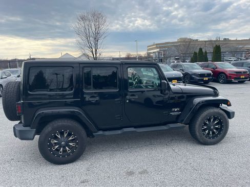 Used 2016 Jeep Wrangler Unlimited Sahara w/ Dual Top Group AWD/4WD image 5
