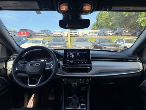 Used 2025 Jeep Compass Limited AWD/4WD image 33