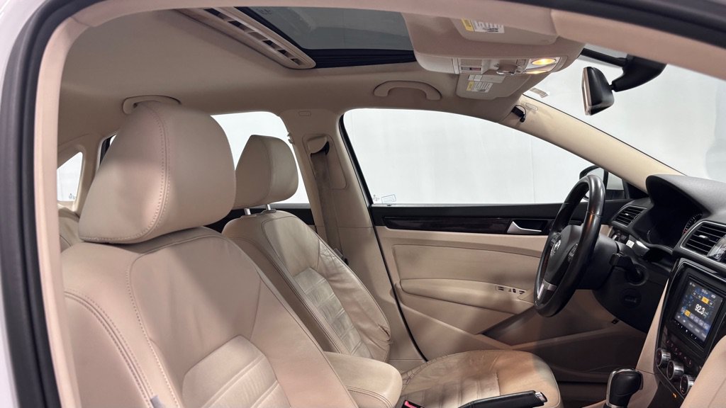 Used 2014 Volkswagen Passat TDI SEL Premium FWD image 20