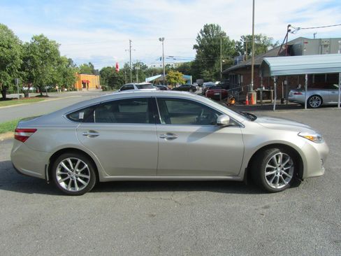 Used 2015 Toyota Avalon XLE Touring FWD image 11