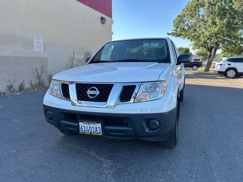 Used 2019 Nissan Frontier S RWD image 3