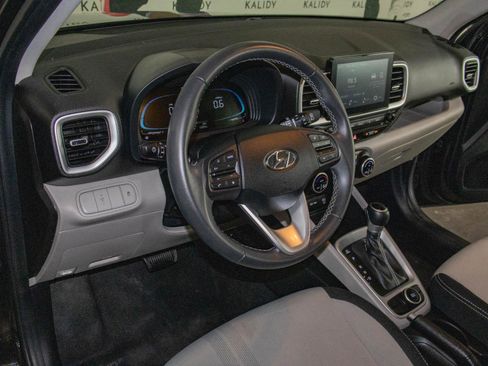 Used 2025 Hyundai Venue SEL image 5