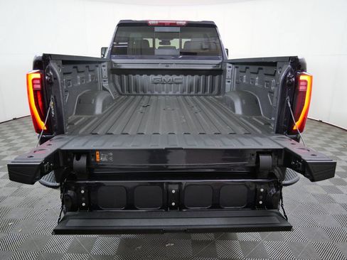 New 2026 GMC Sierra 3500 SLT w/ SLT Premium Package AWD/4WD image 4