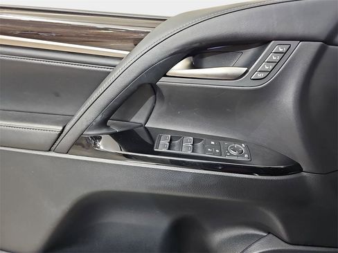 Used 2018 Lexus LX 570 4WD image 30