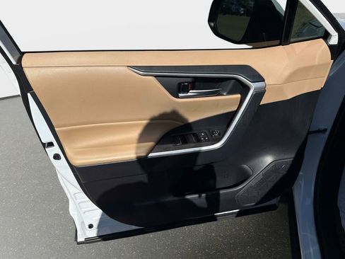 Used 2025 Toyota RAV4 XLE Premium image 17