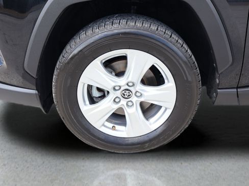 Used 2020 Toyota RAV4 XLE FWD image 9